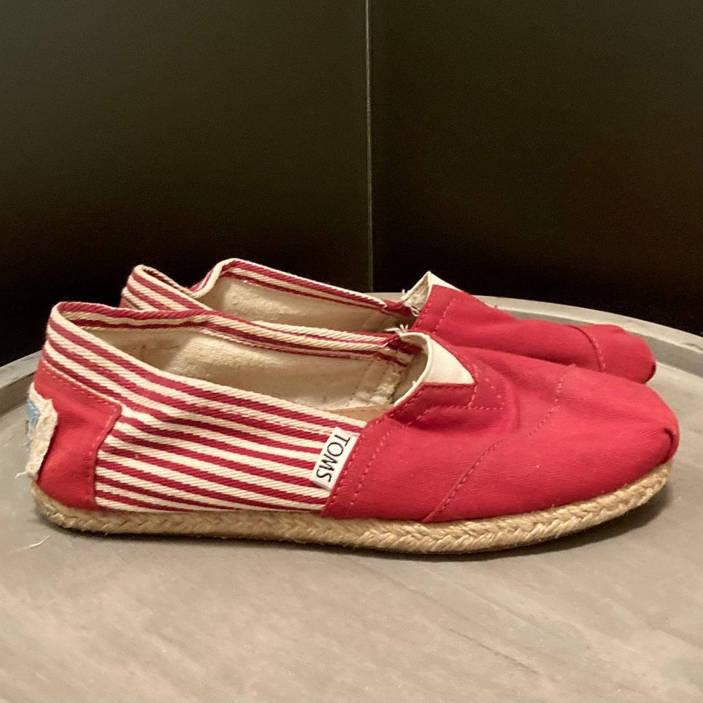 TOMS SHOES SIZE 5 US VERY GOOD CONDITION